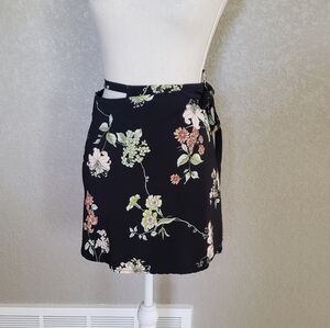 Brandy Melville Wrap skirt one size great swim wrap